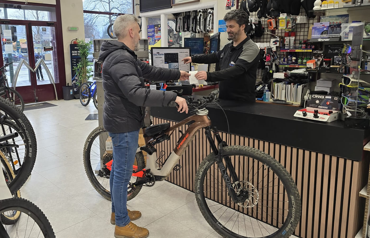 Recepción de bicicletas y presupuesto en Ciclos Martín