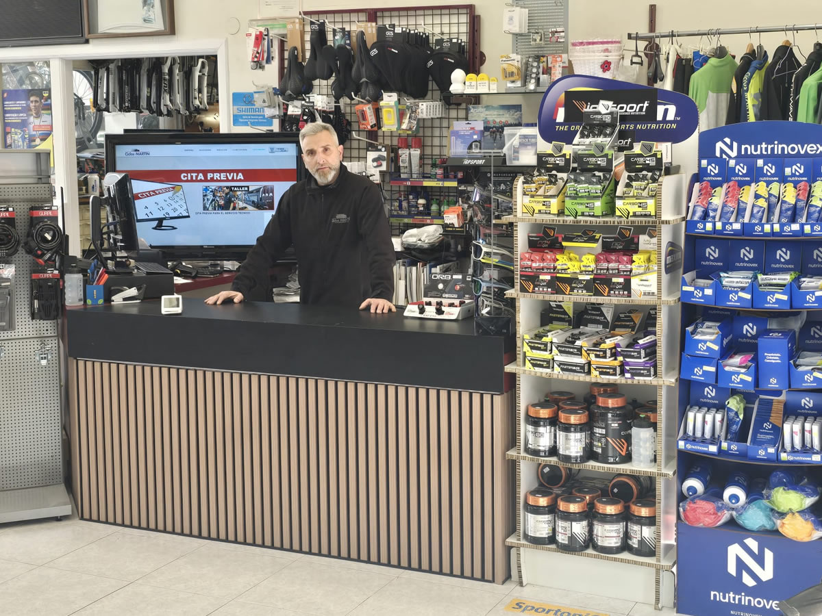 Atención personalizada en Ciclos Martín para consultas sobre disponibilidad, servicio y plazos