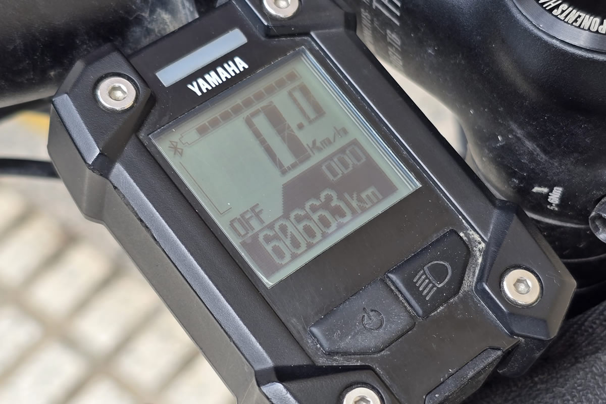 Pantalla Yamaha de una bicicleta eléctrica con más de 60000 kilómetros