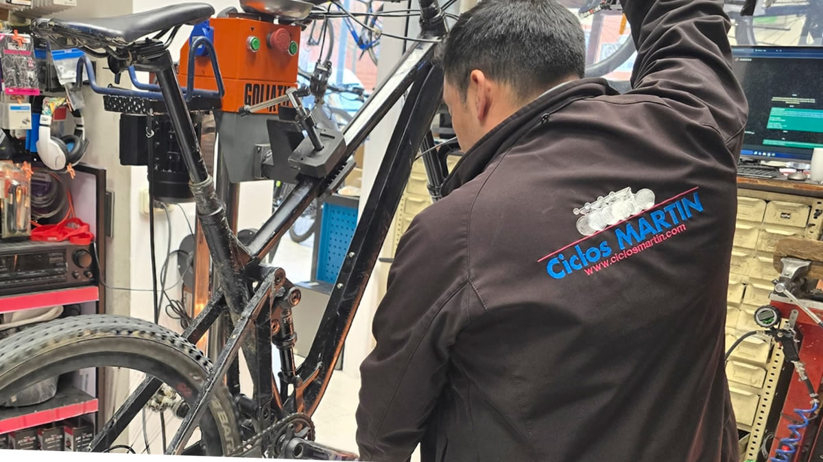 Reparación de bicicleta en taller en Navarra