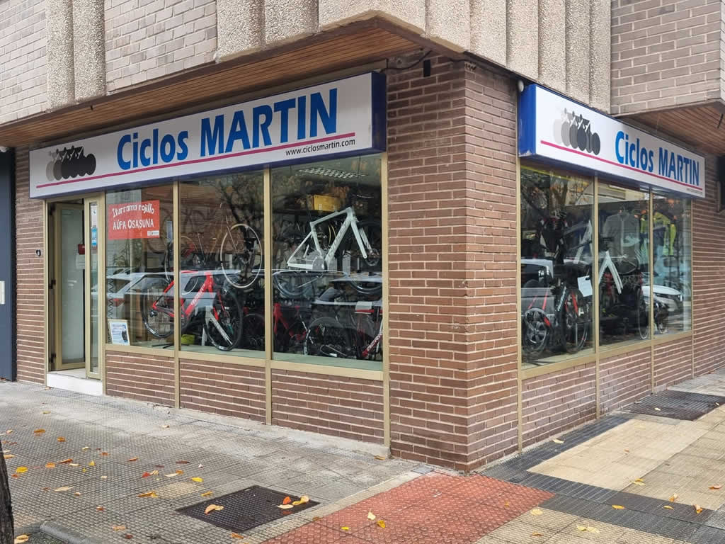 Tienda Ciclos Martín y e-bikes en exposición