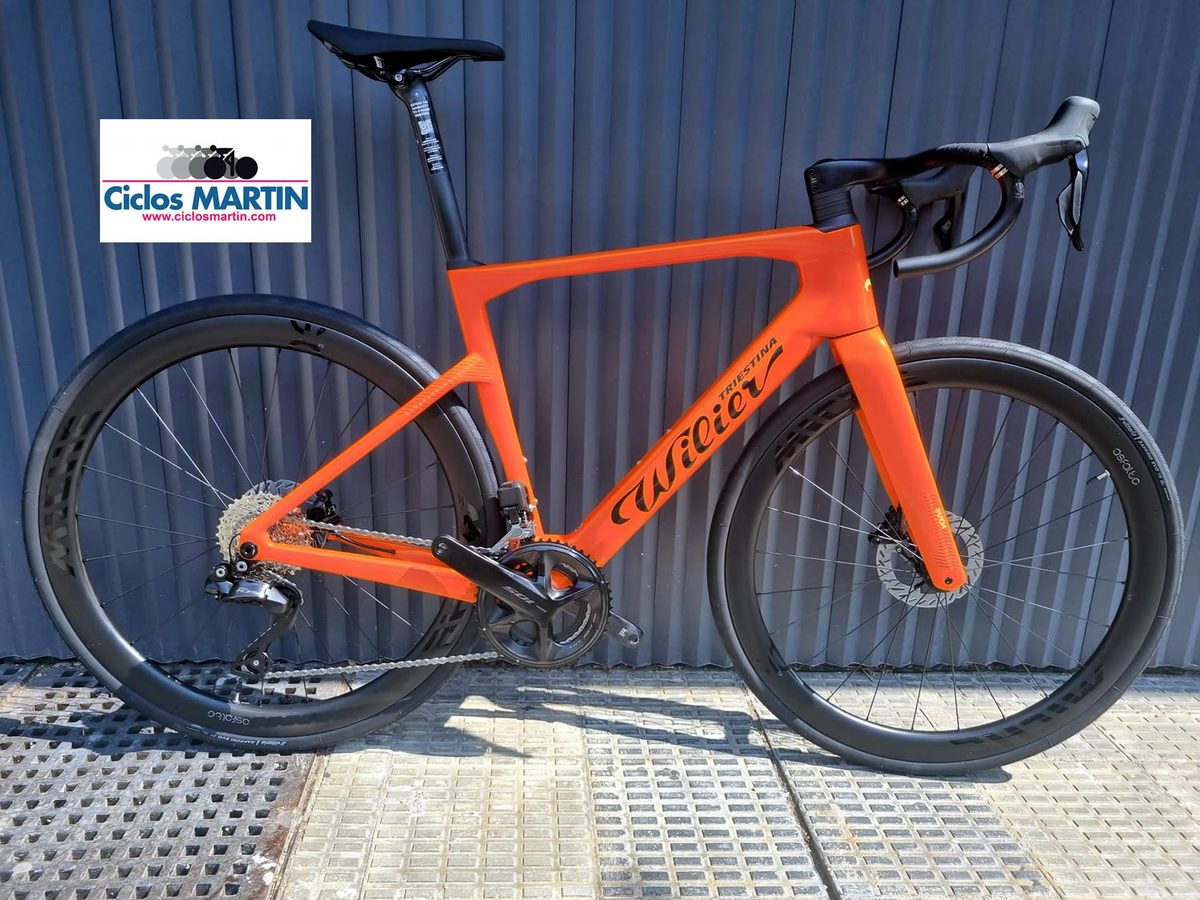 Wilier Rapida de carretera con paso de rueda amplio en Ciclos Martín Pamplona