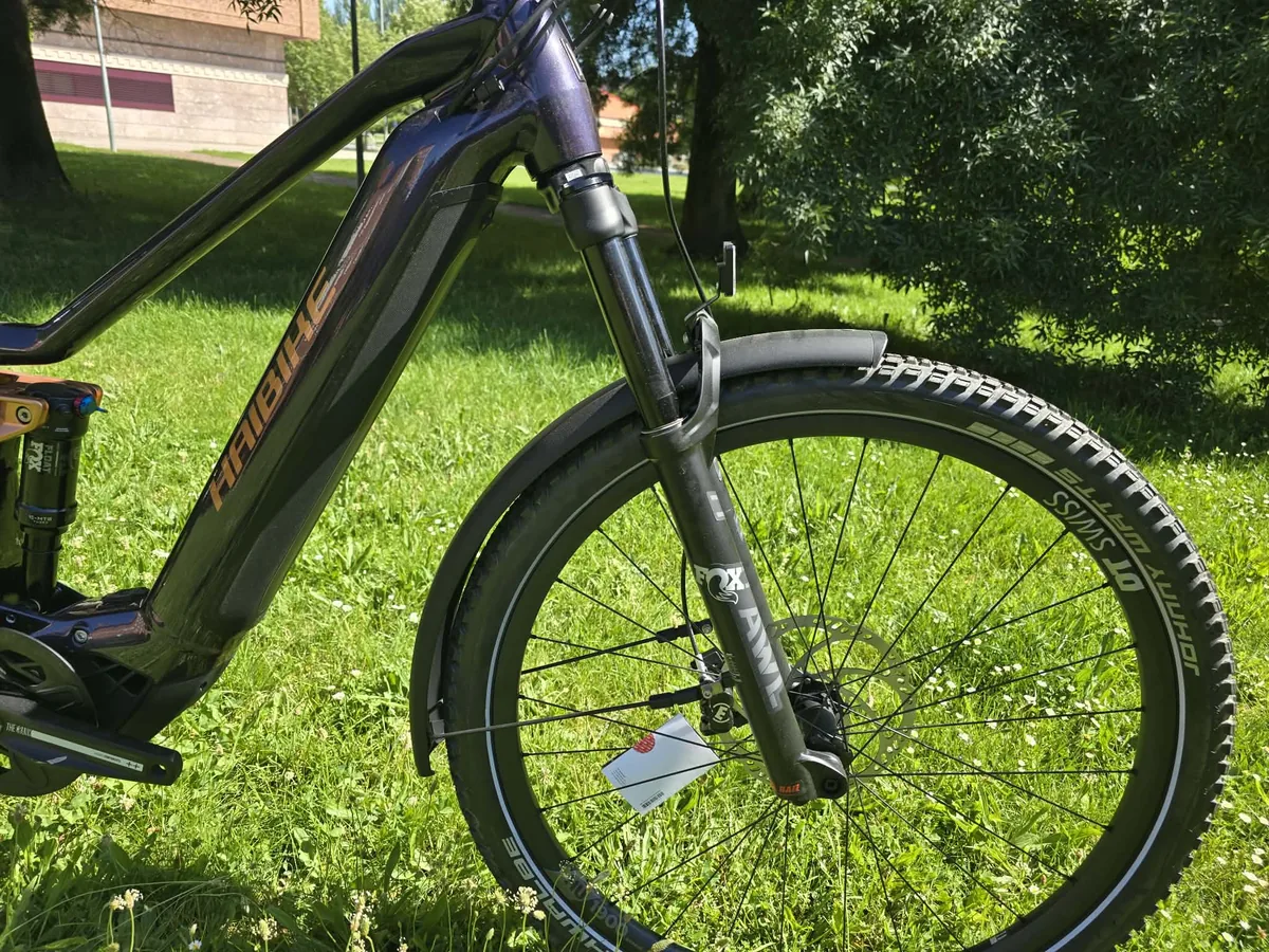 Detalle de la suspensión delantera Fox de la Haibike Adventr SE 12